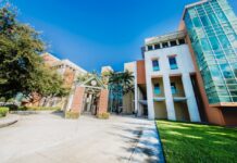 Малогорупповое консультирование укрепляет благополучие учащихся и связь со школой