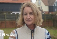 Erosão costeira ameaça casas em Thorpeness: moradores temem perda iminente