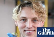 Биолог Разрабатывает «Сауны» для Лягушек и Генетическую Инженерию для Борьбы с Глобальным Кризисом Земноводных