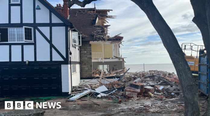 Криза узбережжя Саффолка: Рада фінансує знесення на тлі прискорення ерозії