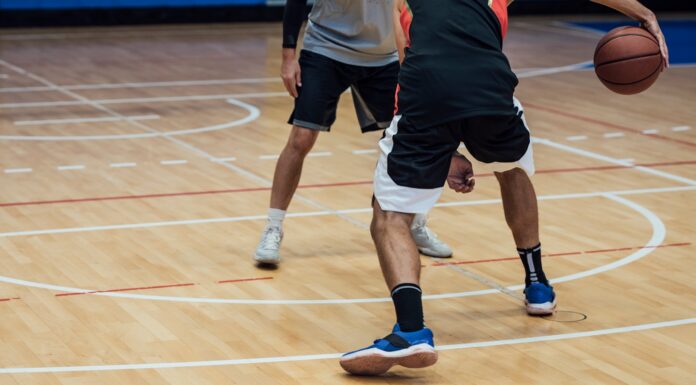 Наука за скрипом кросівок на баскетбольному майданчику