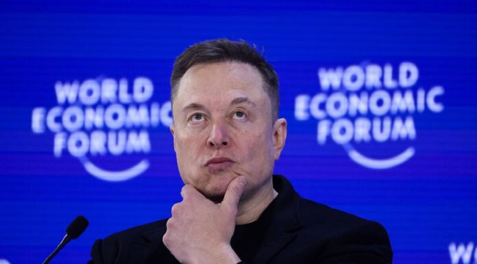 Ілон Маск Пропонує Місячну Фабрику з Космічною Катапультою для Супутників ІІ