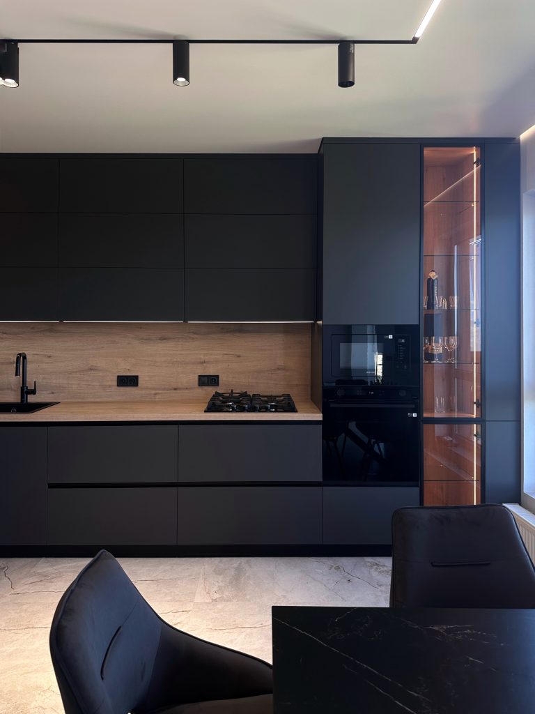 сучасна кухня з побутовою технікою